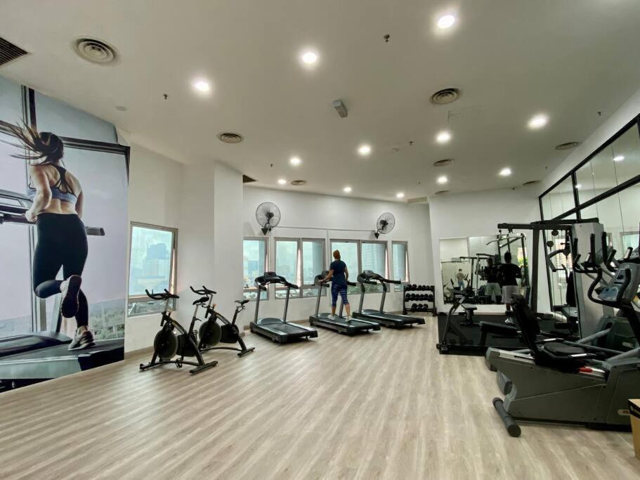 Апартаменты Spacious 3R,2R,Studio 5Min Walk To Time Square,Lalaport, Pool,Gym,Wifi Куала-Лумпур Экстерьер фото